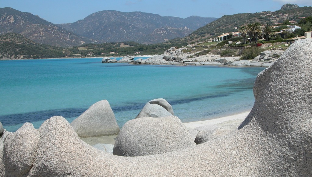 Villasimius_(Sardinien)_Badestrand_Bizarre_Felsen-hq
